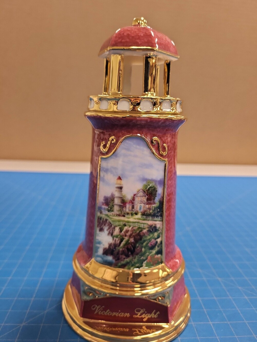 Thomas Kinkade Victorian Light Lighthouse Figurine 2004 Home Decor Collectible